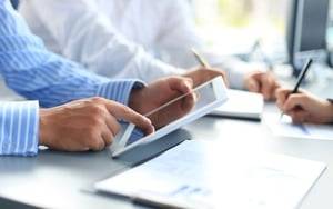 Consultion professional working on a tablet